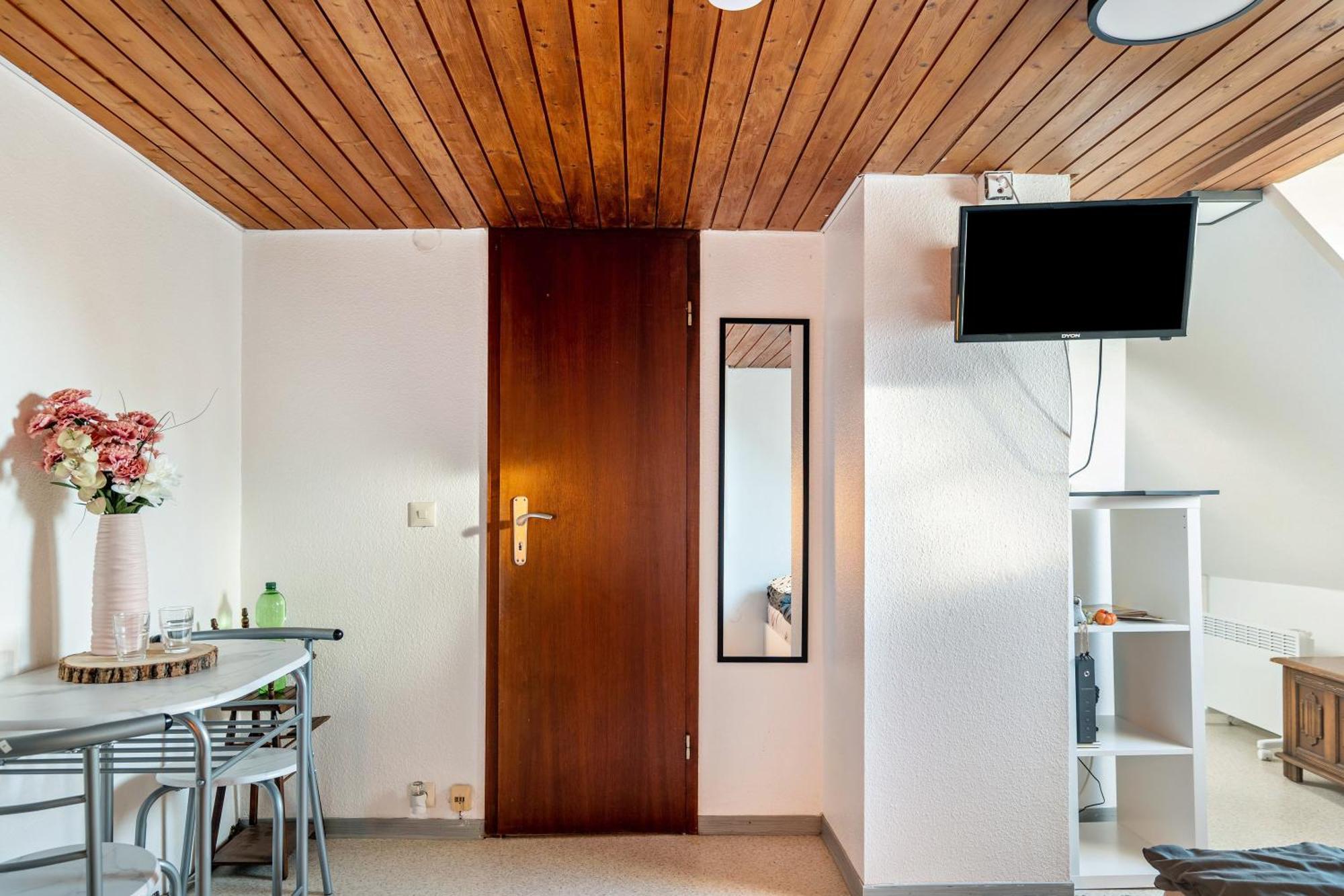 Storchennest Apartment ลุดวิกสบูร์ก ภายนอก รูปภาพ